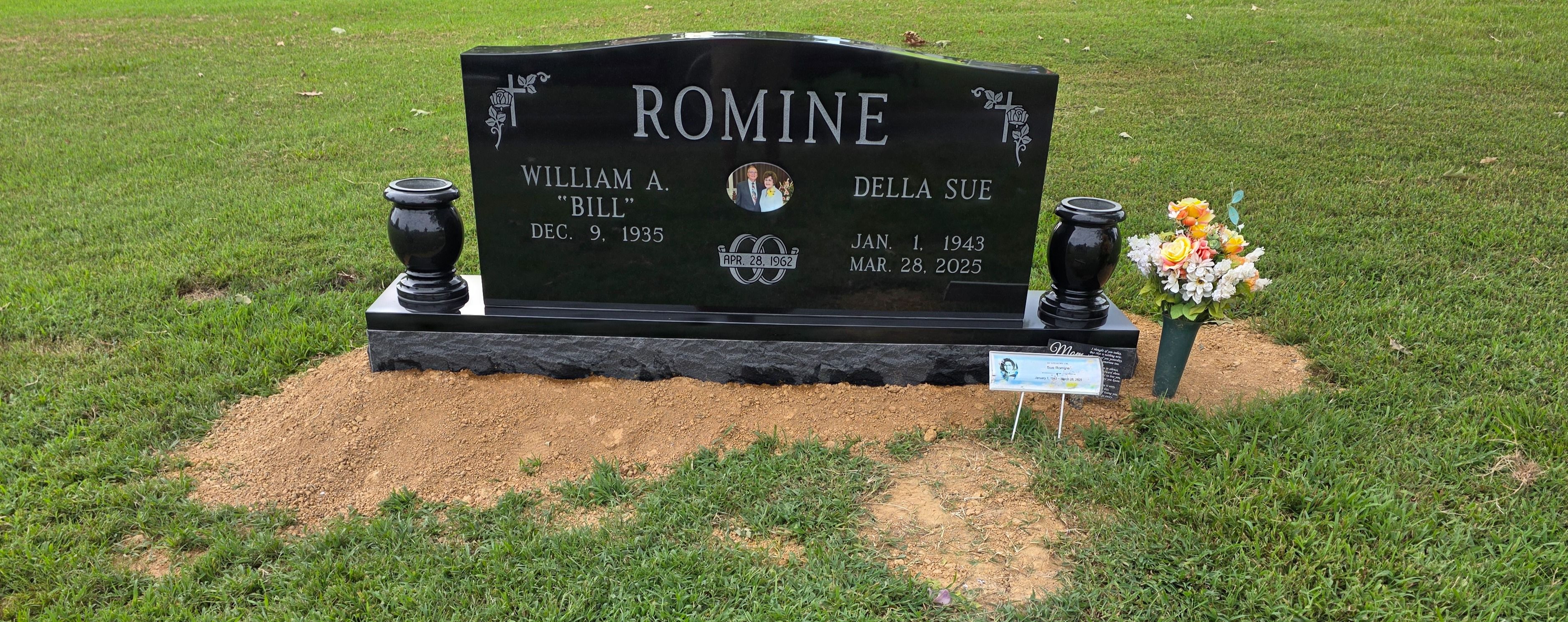 companion headstone with photo of couple